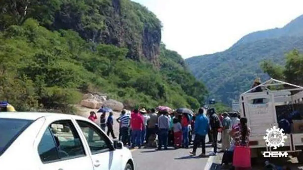 Costa Chica - Bloqueo en la carretera